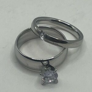 Stainless steel Elegant Silver Ring Set with Clear Stones size: 8